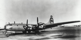 EfeméridesRIO: Un avión B-29 de la Fuerza Aérea lanzó la primera bomba atómica
