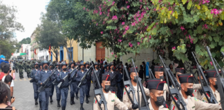 Oaxaca celebra desfile cívico militar