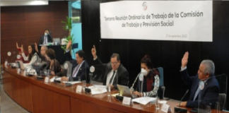 Ampliación de vacaciones de 6 a 12 días avanza en el Senado