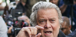 Bannon, aliado de Trump, se entrega a las autoridades de EU