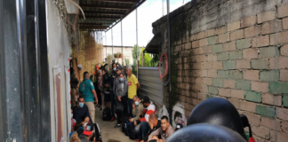 Detienen a 4 policías por extorsión a migrantes