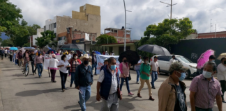 Jubilados de la sección 22 marchan para exigir pagos