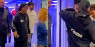 Ronaldinho explota contra fan que le hizo túnel; suelta una patada