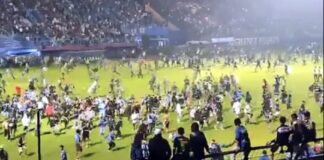 Mueren 127 personas en disturbios tras juego en Indonesia