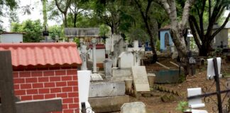 Se reabren panteones para el Día de Muertos.