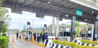 Normalistas toman la caseta de Huitzo y piden cuota “voluntaria”