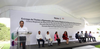 Realiza el IEEPO entrega de 555 títulos profesionales a egresados