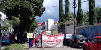 Con bloqueo, pobladores de Xochiltepec exige atención a sus demandas
