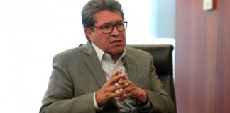 reprochan a Monreal ausencia en marcha de AMLO; “no voy a un viaje de placer”, responde