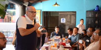 Importante aprender otro idioma: Javier Villacaña