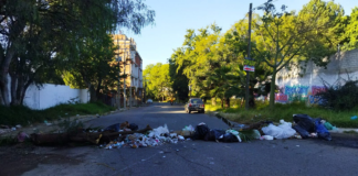 Con bolsas de basura, vecinos cierran Av. Etnias