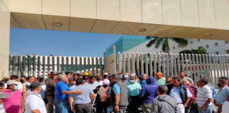 Transportistas de la Costa protestan en Congreso, exigen alto al pirataje