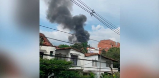 Avioneta cae en barrio residencial de Medellín; hay 8 muertos