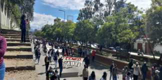 Marchan normalistas del CENEO en Oaxaca