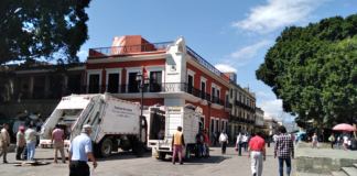 Comerciantes y Comvive retiran basura del Centro Histórico