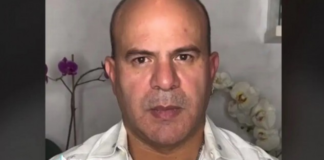 Sin maquillaje, “Platanito” ofrece disculpas por chiste contra Debanhi