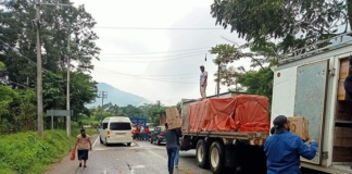 Con bloqueo, pobladores de Yaveo exigen nuevas elecciones
