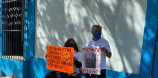 Con protesta, “Salvando Vidas” pide retirar caseta de Telmex en centro histórico