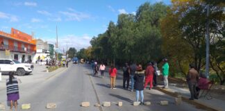 Con bloqueo, vecinos de El Arenal rechazan construcción de centro comercial