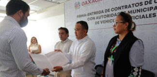 Firma Secretaría de Administración comodatos de vehículos con autoridades municipales