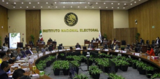 Morena también alista impugnación contra multa del INE