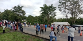Pobladores de San Juan Mazatlán bloquean carretera en el Istmo