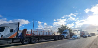 Por segundo día habitantes del el Tule cierran accesos a Pemex