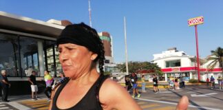 Javier Hernández Arellanes destaca en Medio Maratón de Veracruz 2023