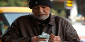 Se vende el peso en $19.50 por dólar en el inicio del año