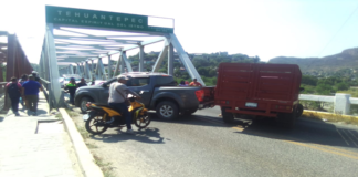 Con bloqueo, comerciantes del Istmo exigen restablecer energía eléctrica