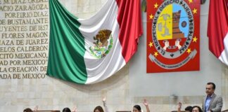 Por mandato legislativo reemplazan a regidores en Texcatitlán y Tequisistlán