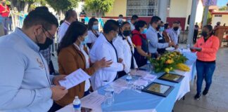 Entregan SSO “Banderas Blancas” a dos escuelas promotoras de la salud en la Mixteca