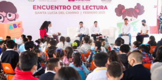 Lleva Gobernador de Oaxaca magia y lectura a niñas y niños de Santa Lucía