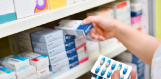 Promete Salomón Jara acabar con la compra simulada de medicamentos