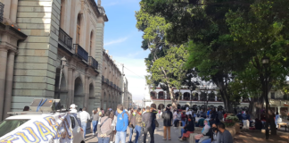 STEUABJO se instalan en asamblea general frente a Palacio de Gobierno