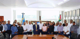 Con procesos penales por corrupción, Eduardo Martínez Helmes encabeza encuentro de SUMA con el rector de la UABJO