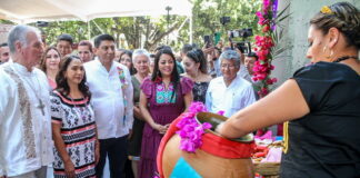 Después de más de 30 años florece la Samaritana en los Portales de Palacio de Gobierno