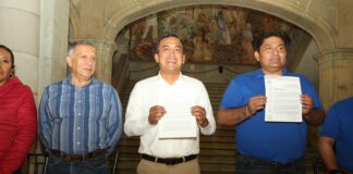 Recibe Secretario de Administración Antonino Morales Toledo pliego petitorio de STPEIDCEO