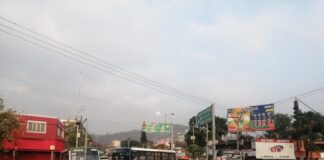 Normalistas bloquean vialidades previo al informe de Salomón Jara