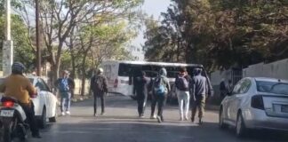 Normalistas secuestran una vez mas urbanos en la capital oaxaqueña