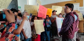 Protestan artesanos para exigir espacios en Andador Turístico