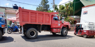 Bloquean camioneros San Jacinto Amilpas; acusan a presidenta de favorecer sólo a su pareja sentimental