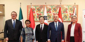 Ebrard pide al G20 frenar tráfico internacional de armas