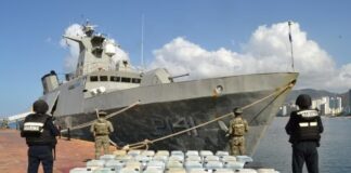 Marina detiene a 6 hombres con 2 mil 550 litros de combustible en Guerrero