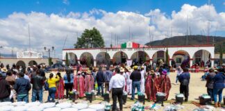 Entrega IEEPO apoyos en la zona Triqui y el distrito de Juxtlahuaca