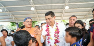 Lleva Salomón Jara lectura a Barranca Colorada, en Asunción Ixtaltepec