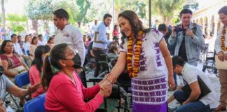 Encabeza Irma Bolaños entrega de 49 aparatos funcionales en Tlacolula de Matamoros