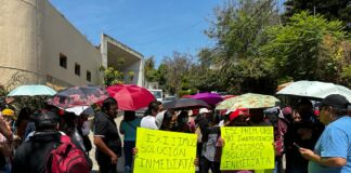 Padres de familia truenan contra Soapa, exigen drenaje para escuela