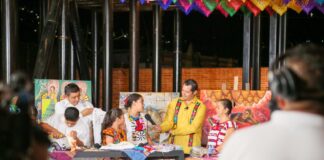 Salomón Jara e Irma Bolaños Quijano conviven y dialogan con niñas y niños en el Jueves de Gozona