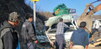 Fuerte accidente en Guelatao deja un deceso y varios lesionados
